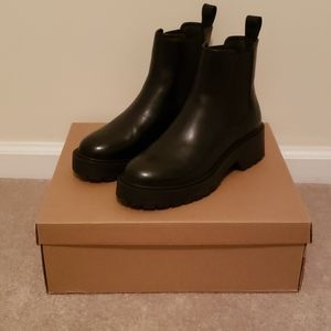 Steve Madden Leather Chelsea boots